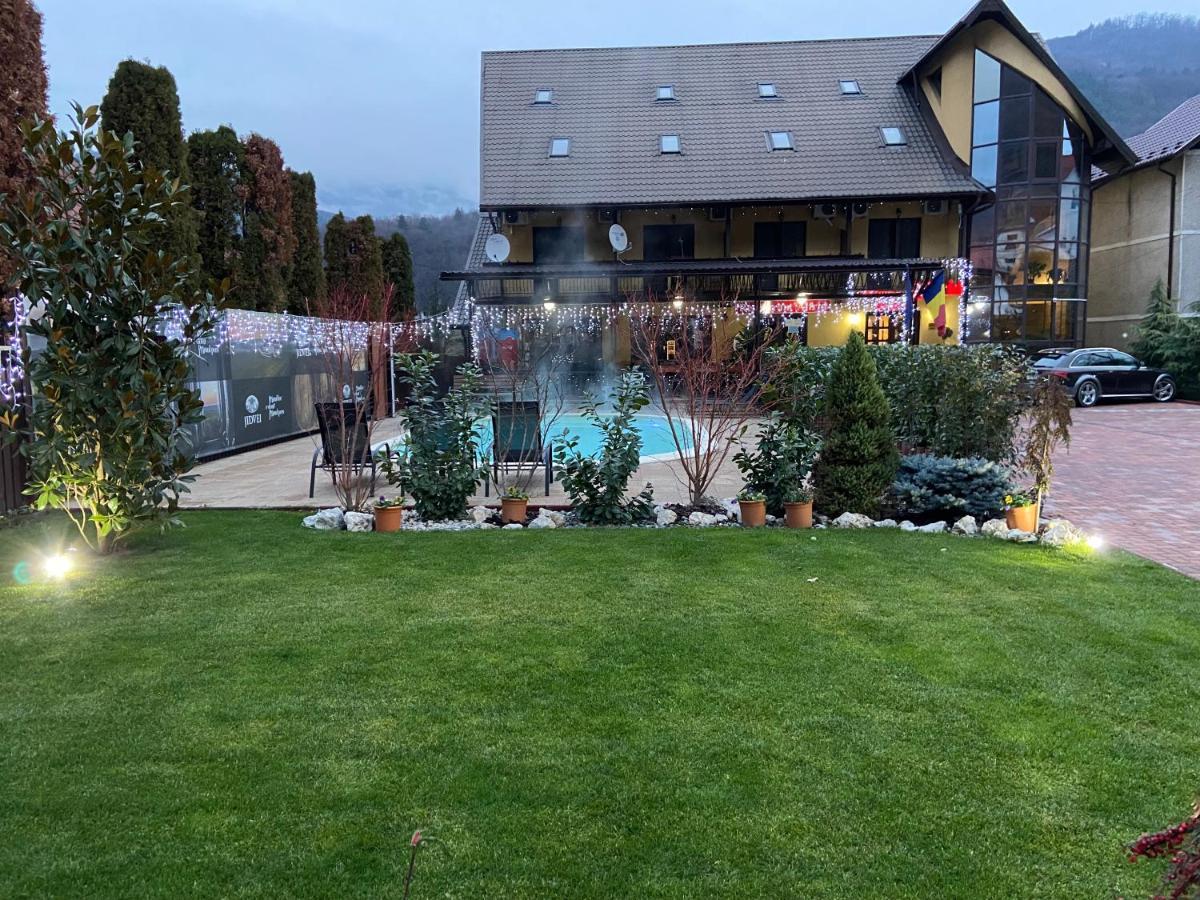 Pensiunea Alfrid Călimăneşti Exterior foto