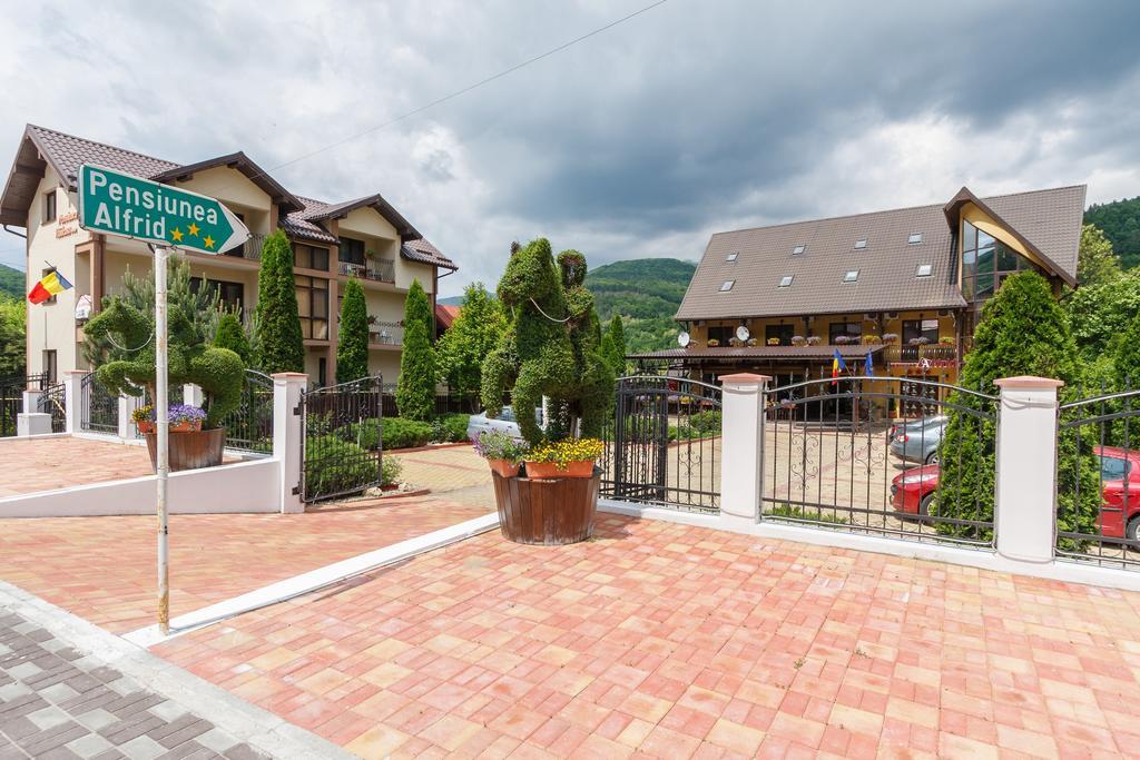 Pensiunea Alfrid Călimăneşti Exterior foto
